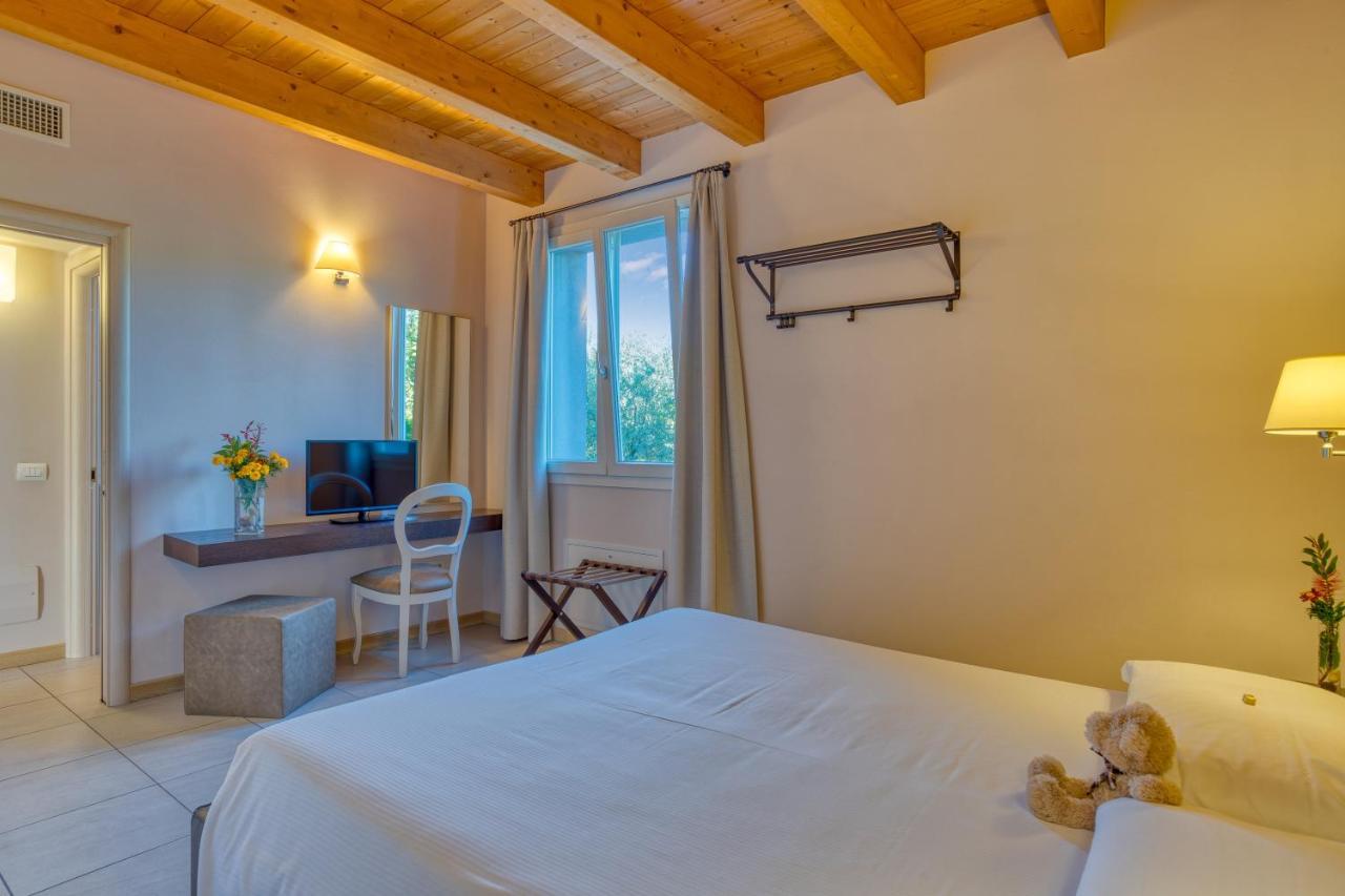Agriturismo Corte Aurea Дезенцано-дель-Гарда Экстерьер фото