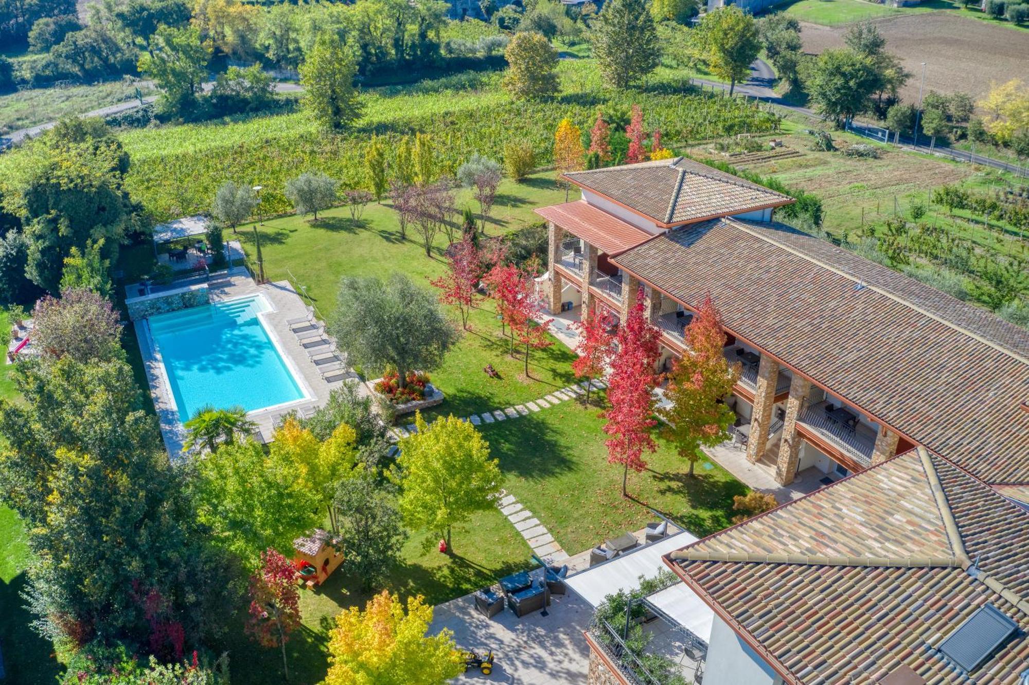 Agriturismo Corte Aurea Дезенцано-дель-Гарда Экстерьер фото